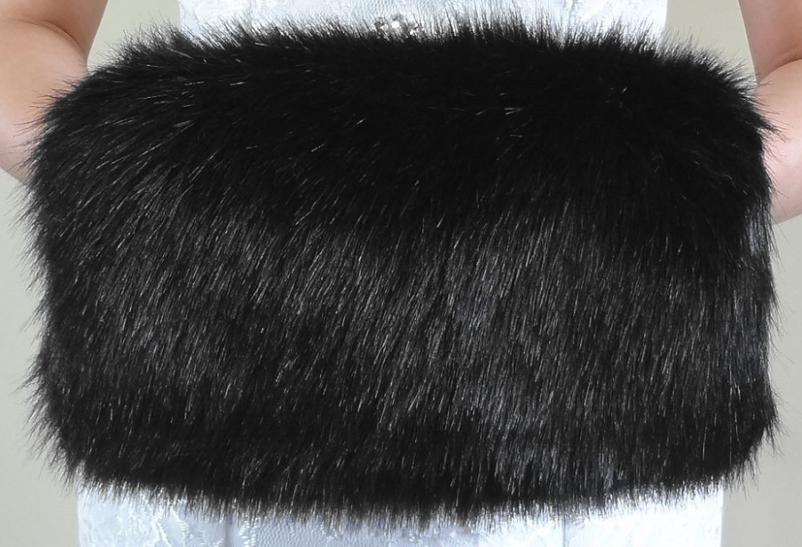 black_fur_muff.png