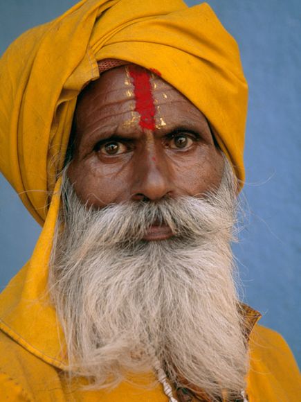 hindupriest.jpg